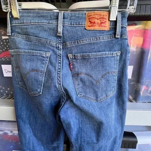 Skinny High-Rise ~Levi’s~ - Size 26 - Picture 3 of 4